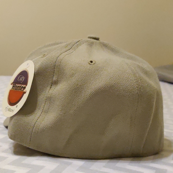 City Hunter, solid color fitted cap - Picture 2 of 3